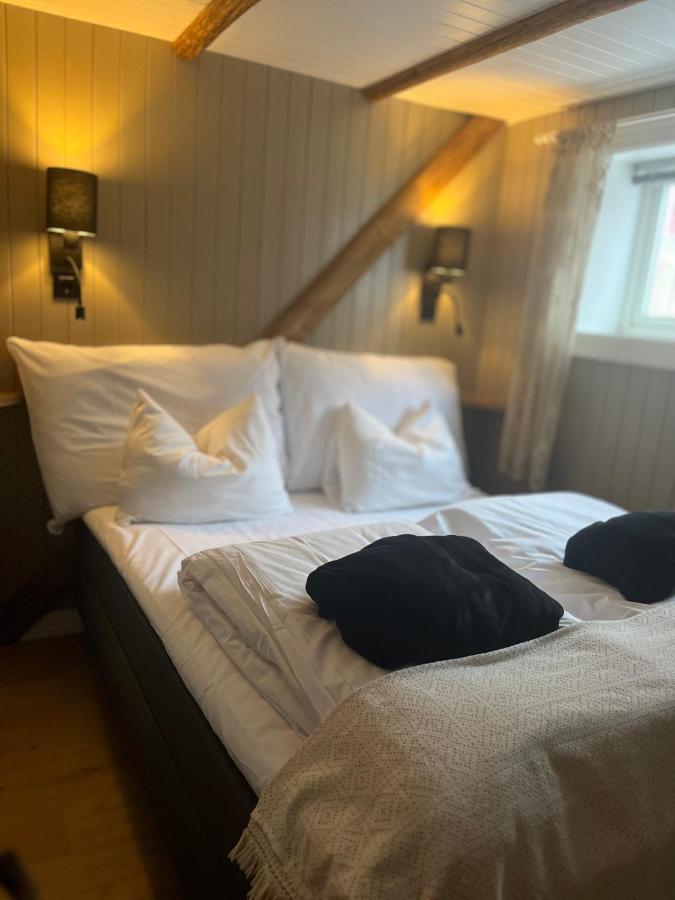 Lofoten Suite Apartments - Rostad Retro Rorbuer Рейне Екстериор снимка