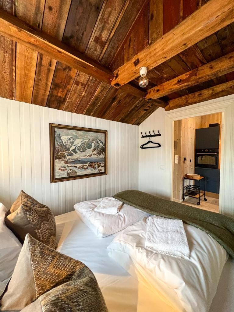 Lofoten Suite Apartments - Rostad Retro Rorbuer Рейне Екстериор снимка