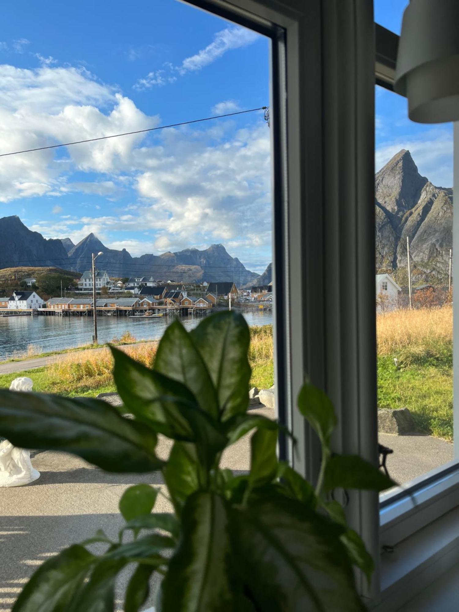 Lofoten Suite Apartments - Rostad Retro Rorbuer Рейне Екстериор снимка